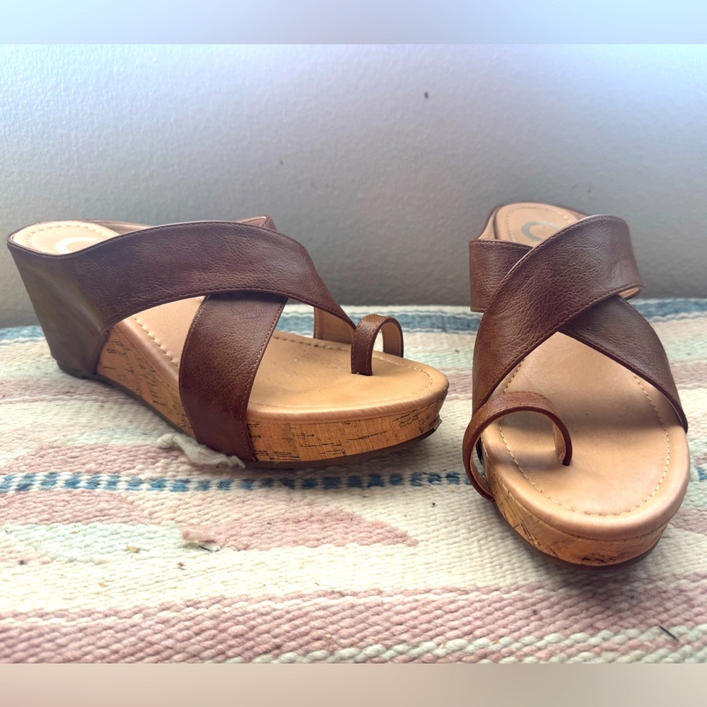 Journee Rayna sandal wedges